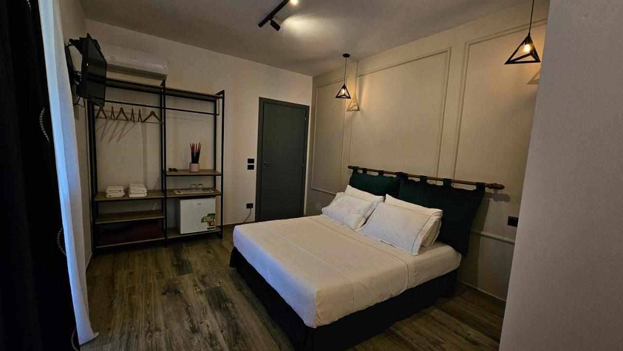 Green Park Divjake Room photo
